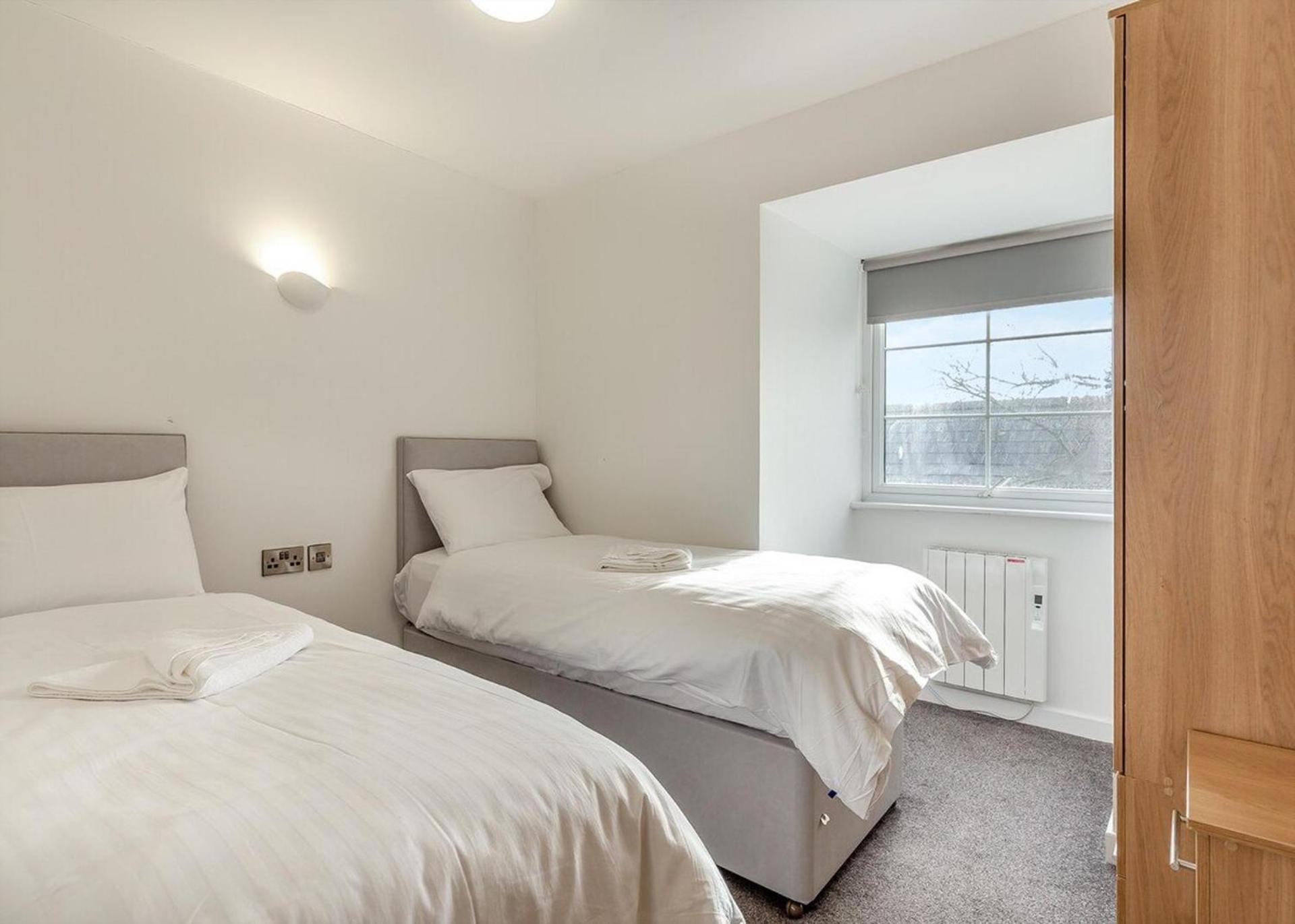 Coastal Charm Retreat In Ilfracombe Apartment Bagian luar foto