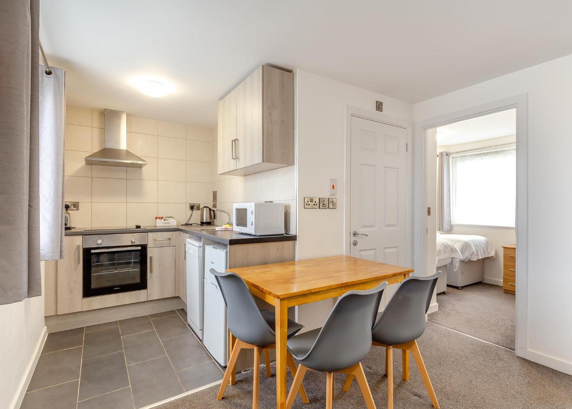 Coastal Charm Retreat In Ilfracombe Apartment Bagian luar foto