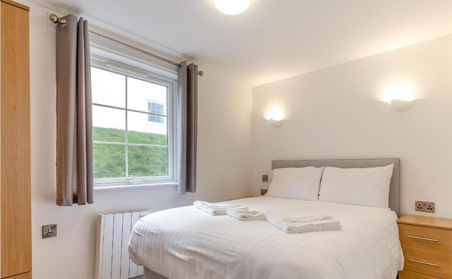 Coastal Charm Retreat In Ilfracombe Apartment Bagian luar foto